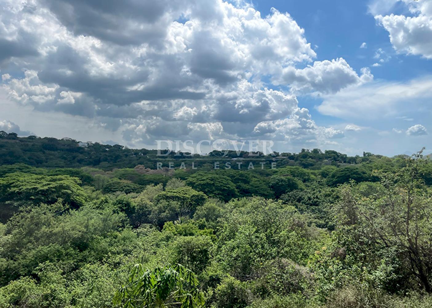 Land for sale with panoramic views on Carretera Sur