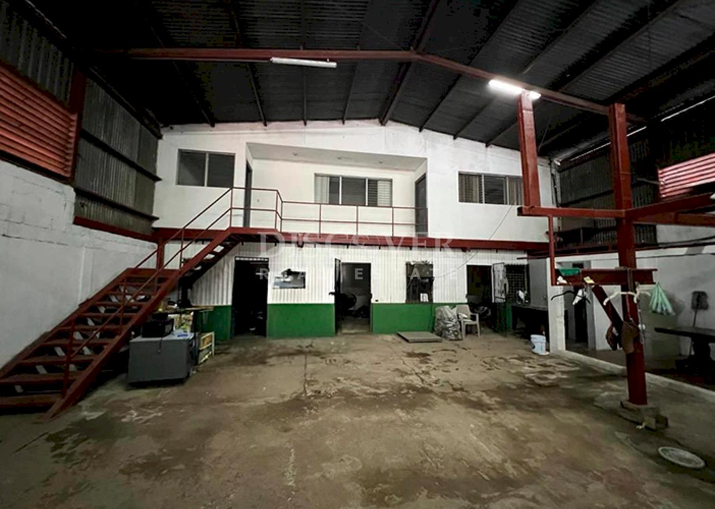 Warehouse with offices for sale on Carretera Norte