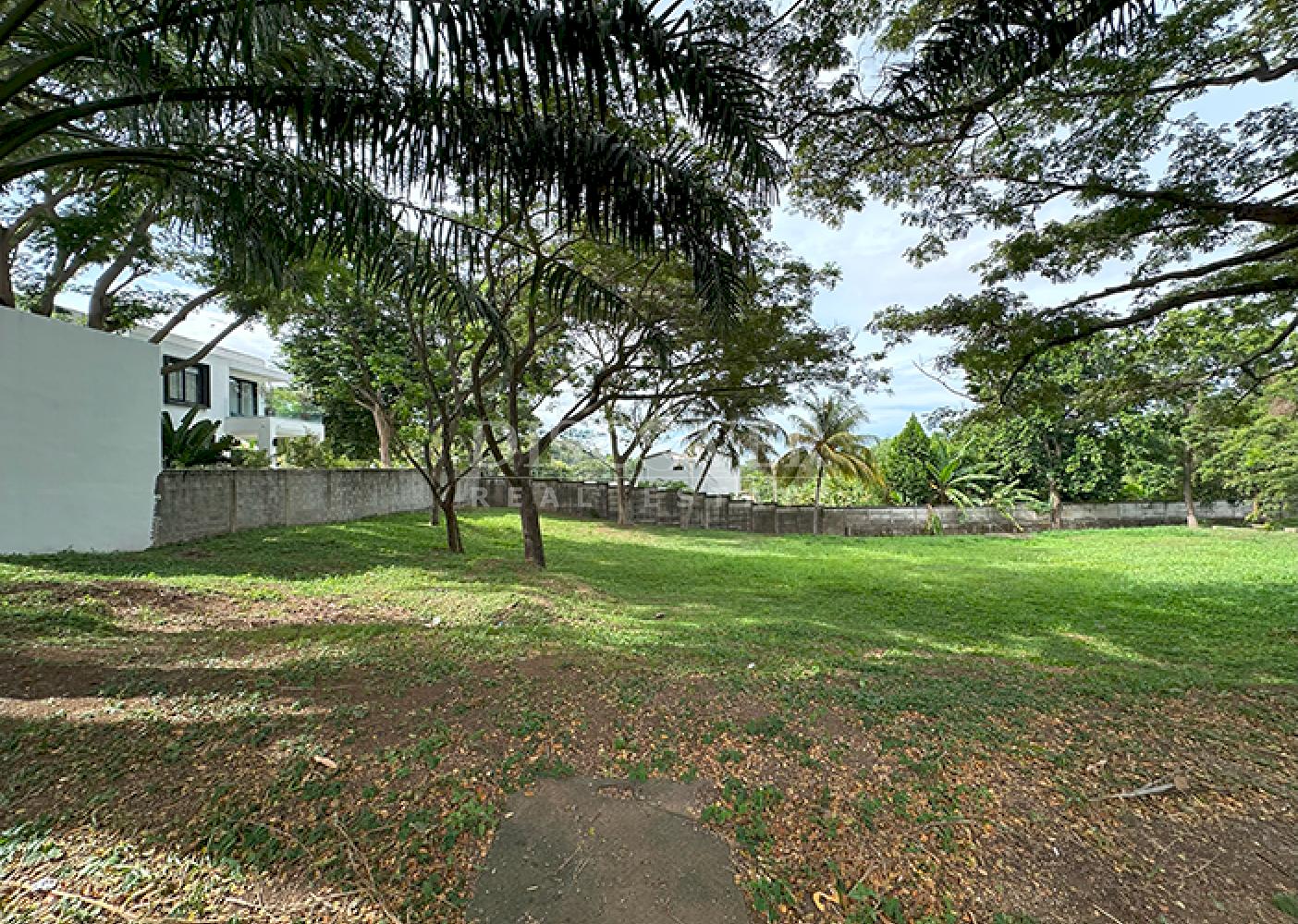  Land for sale in exclusive residential area - Villa Fontana