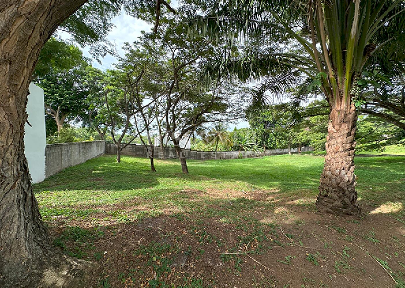  Land for sale in exclusive residential area - Villa Fontana