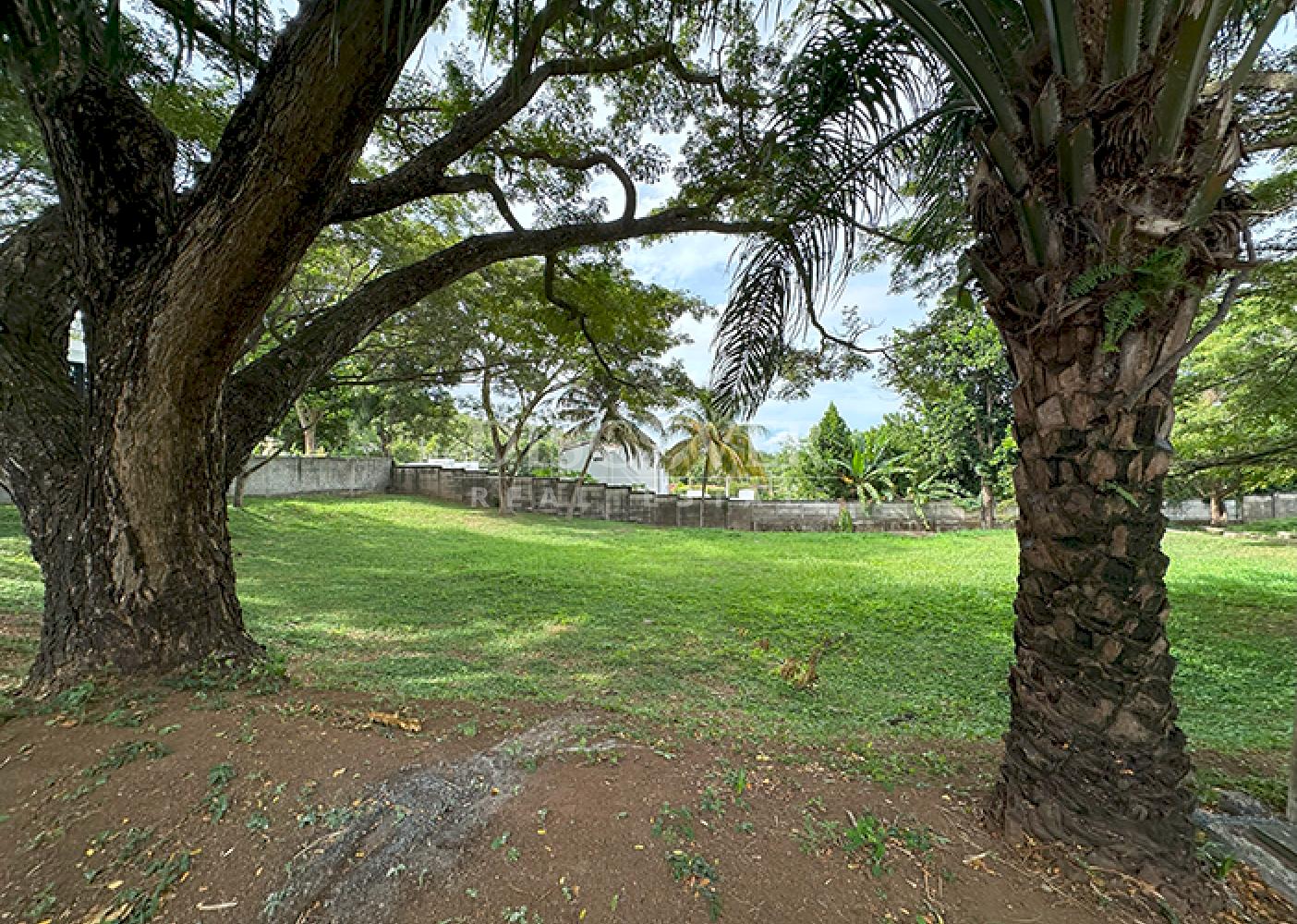  Land for sale in exclusive residential area - Villa Fontana