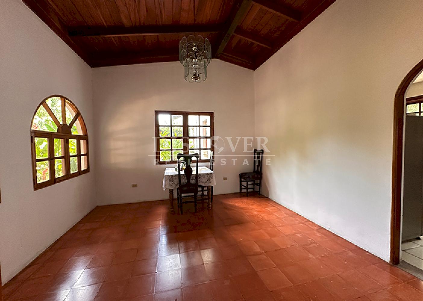  Rustic house with large plot of land for sale in Diriamba