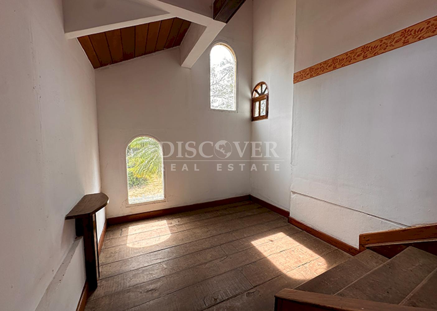  Rustic house with large plot of land for sale in Diriamba