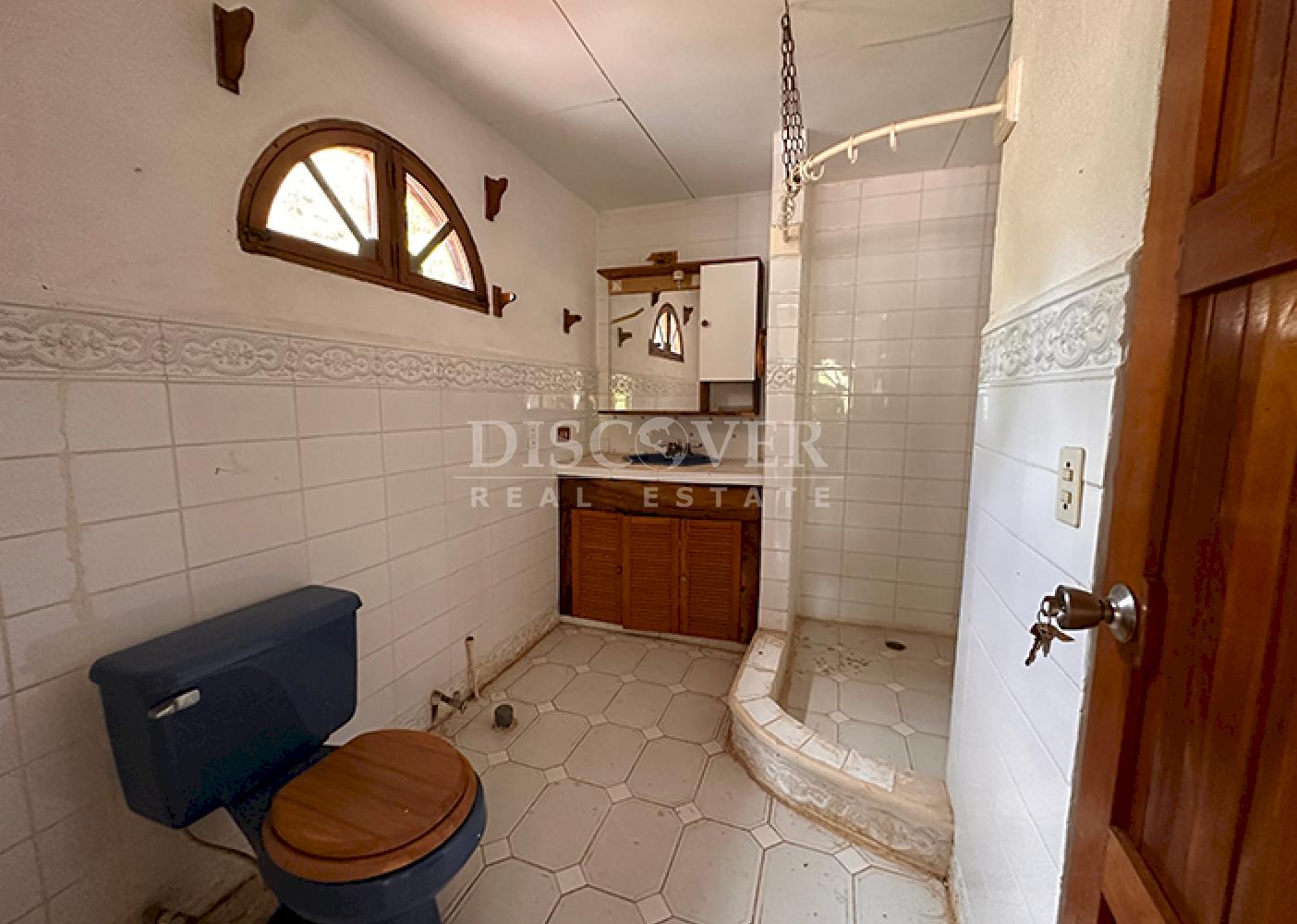  Rustic house with large plot of land for sale in Diriamba