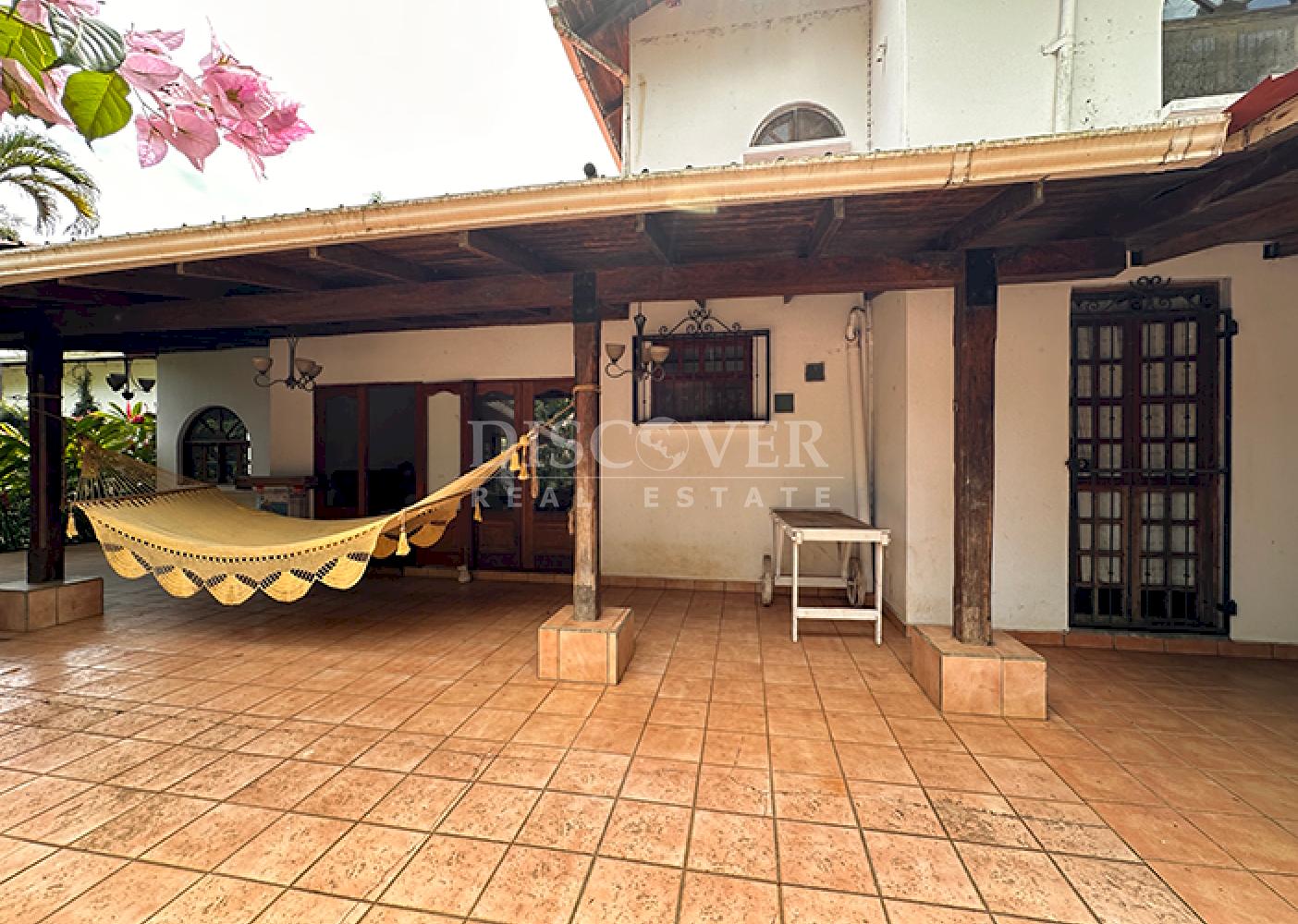  Rustic house with large plot of land for sale in Diriamba