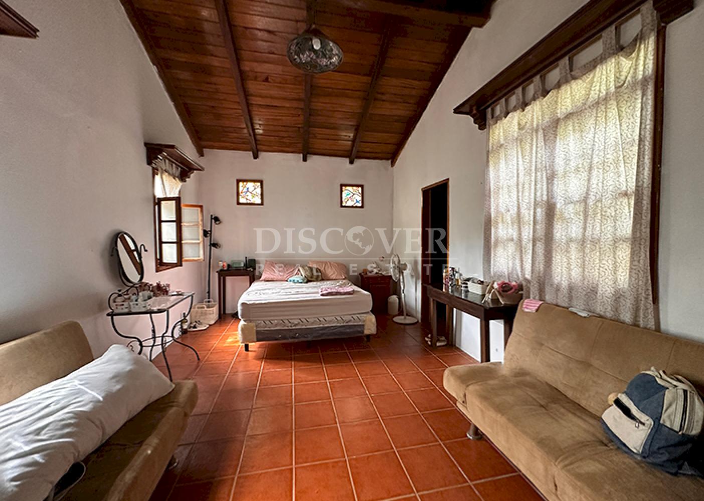  Rustic house with large plot of land for sale in Diriamba