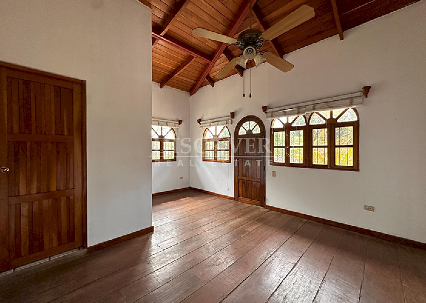  Rustic house with large plot of land for sale in Diriamba