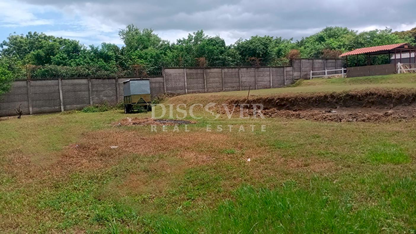  Two condominium lots for sale in Las Colinas 