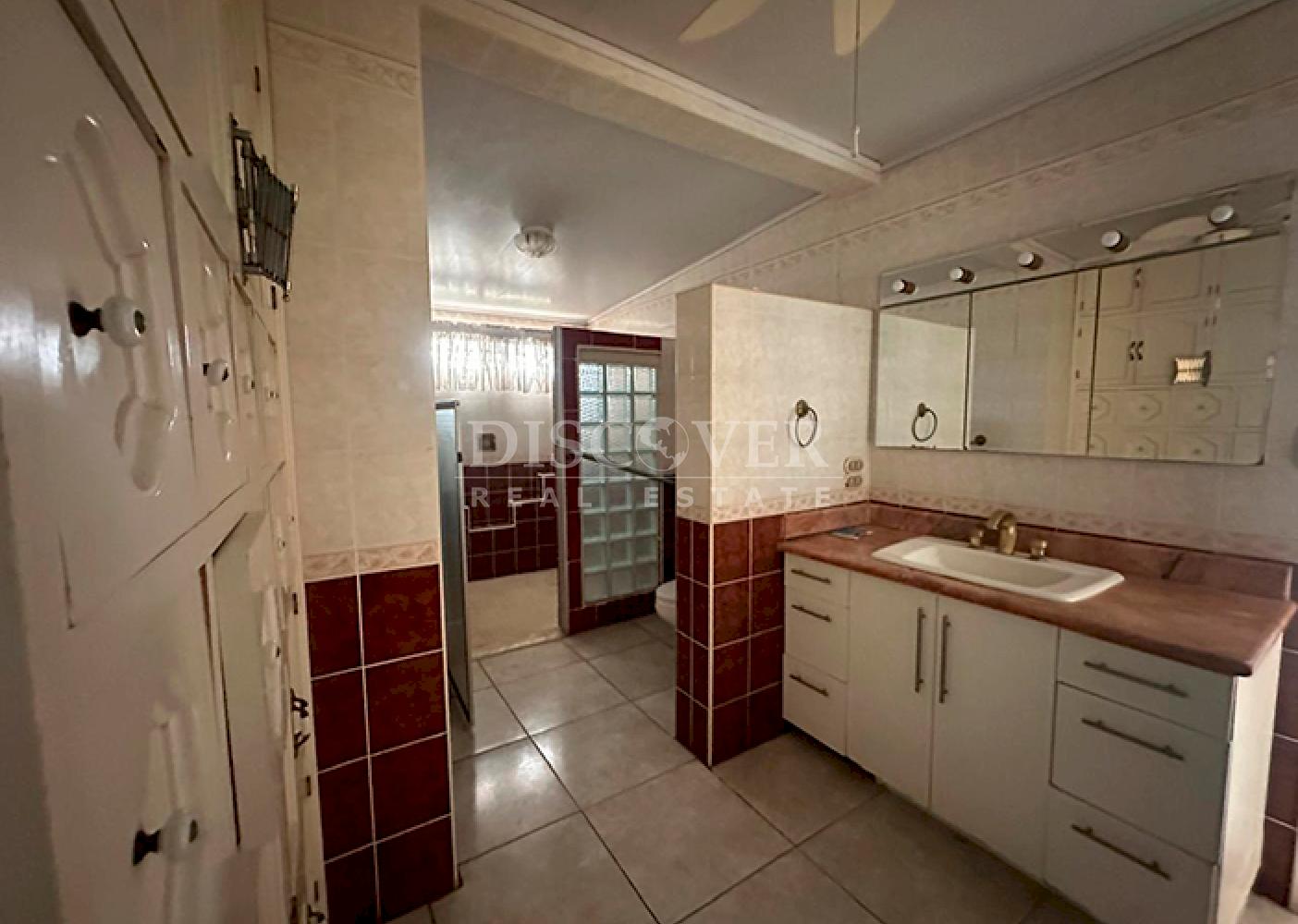  Spacious house for sale/for rent on Carretera Vieja to León