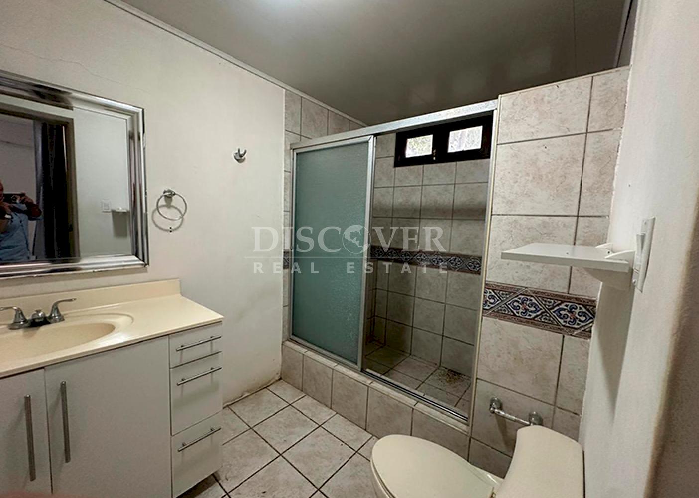  Spacious house for sale/for rent on Carretera Vieja to León