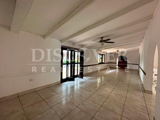  Spacious house for sale/for rent on Carretera Vieja to León