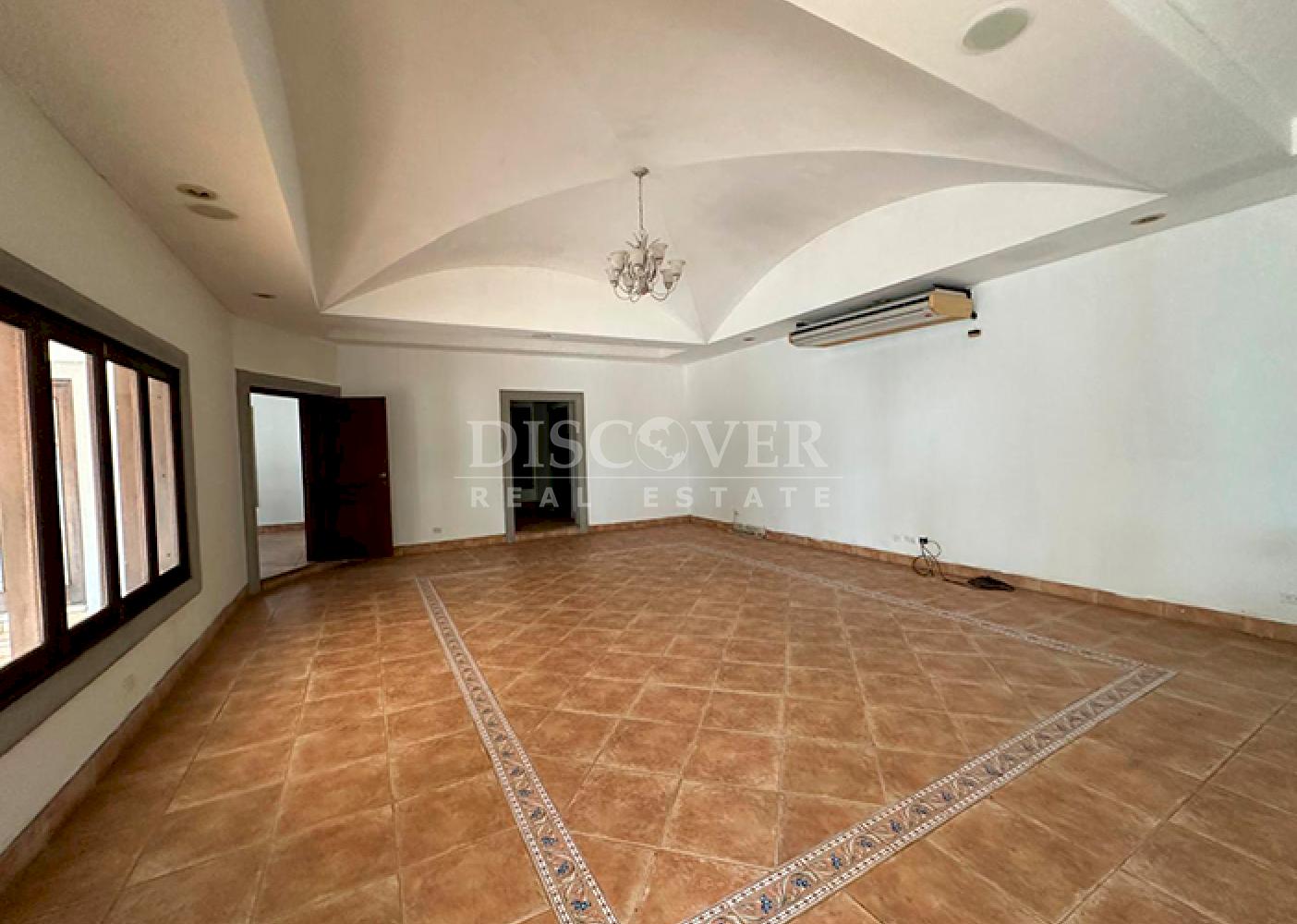  Spacious house for sale/for rent on Carretera Vieja to León