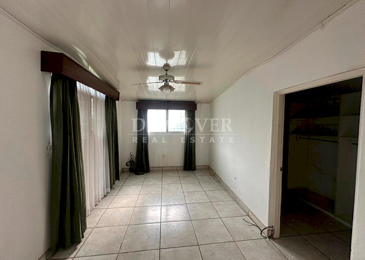  Spacious house for sale/for rent on Carretera Vieja to León