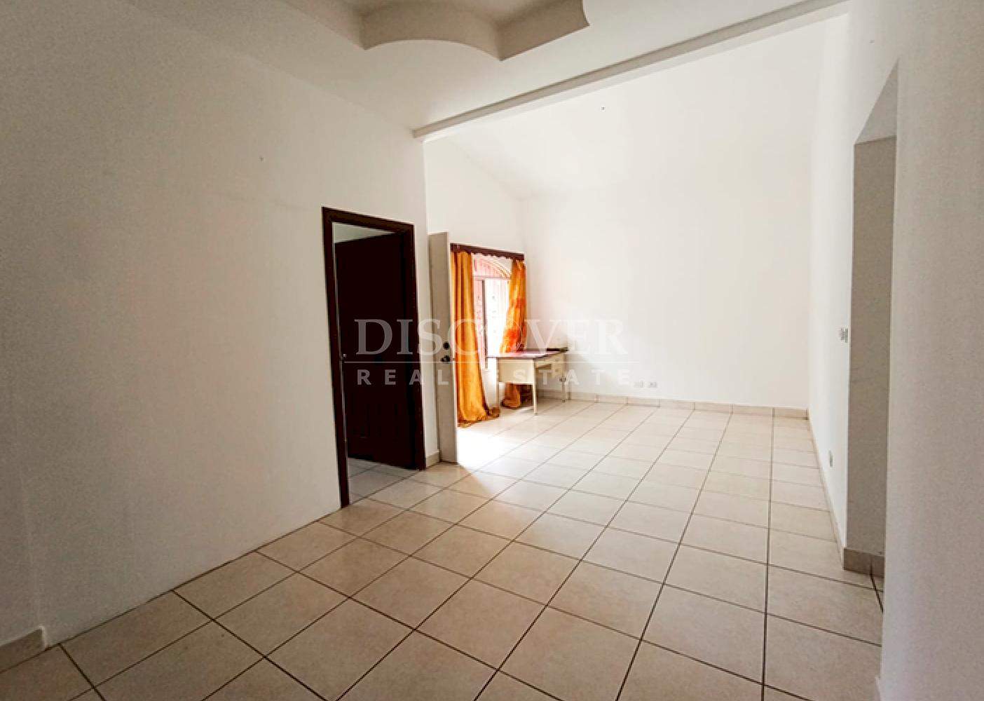  House for sale located in a condominium on Carretera Nueva a León 