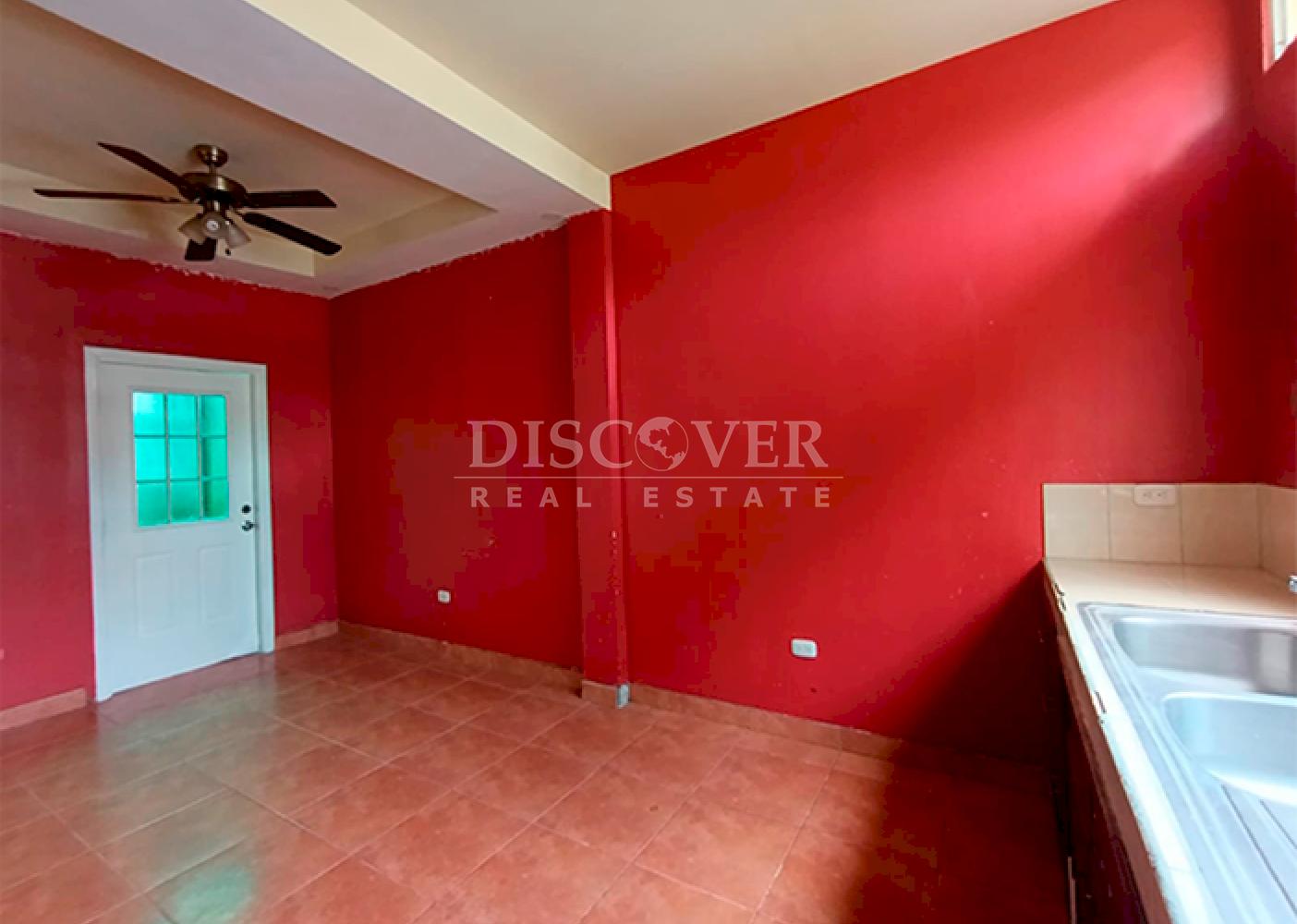  House for sale located in a condominium on Carretera Nueva a León 