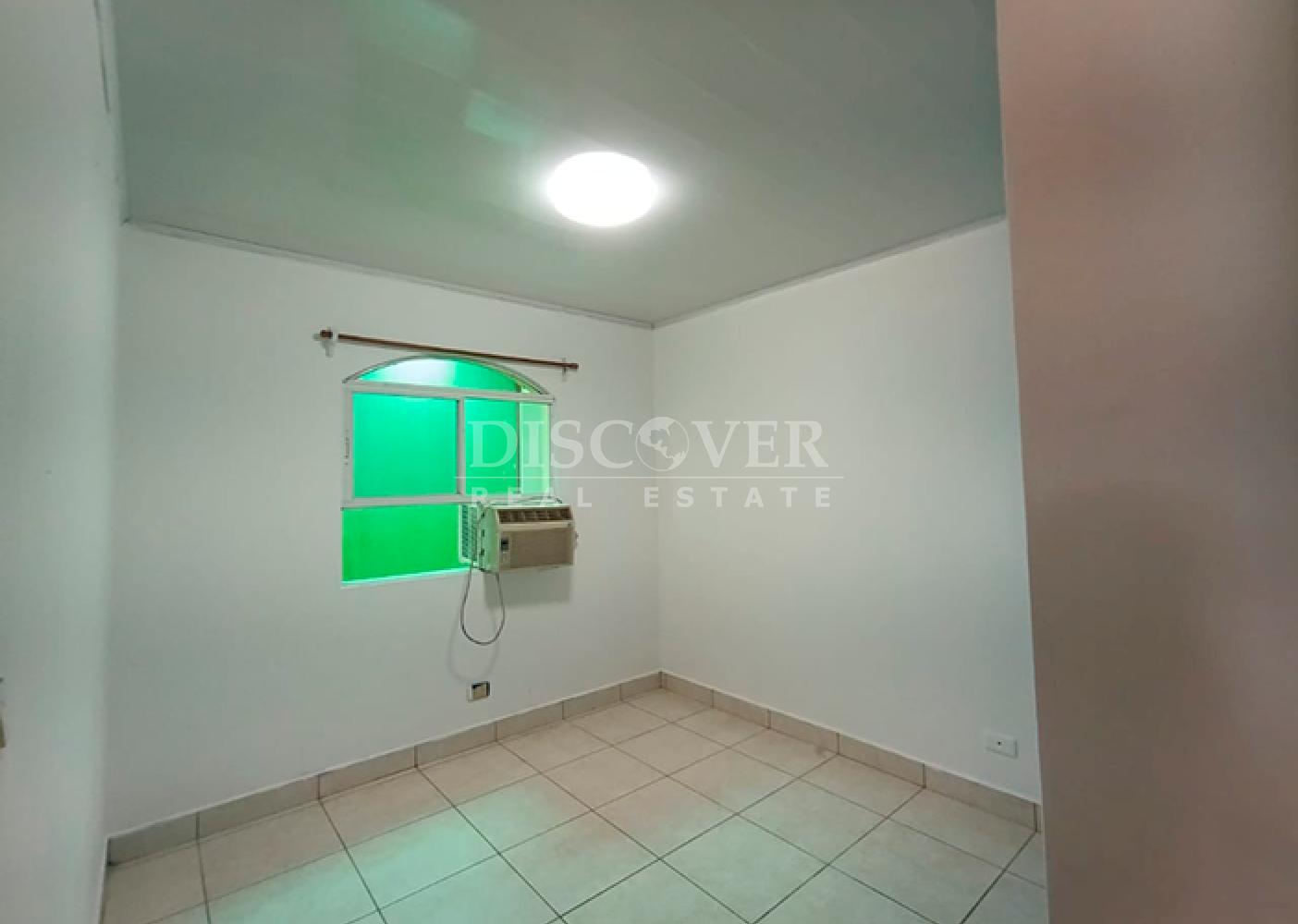  House for sale located in a condominium on Carretera Nueva a León 