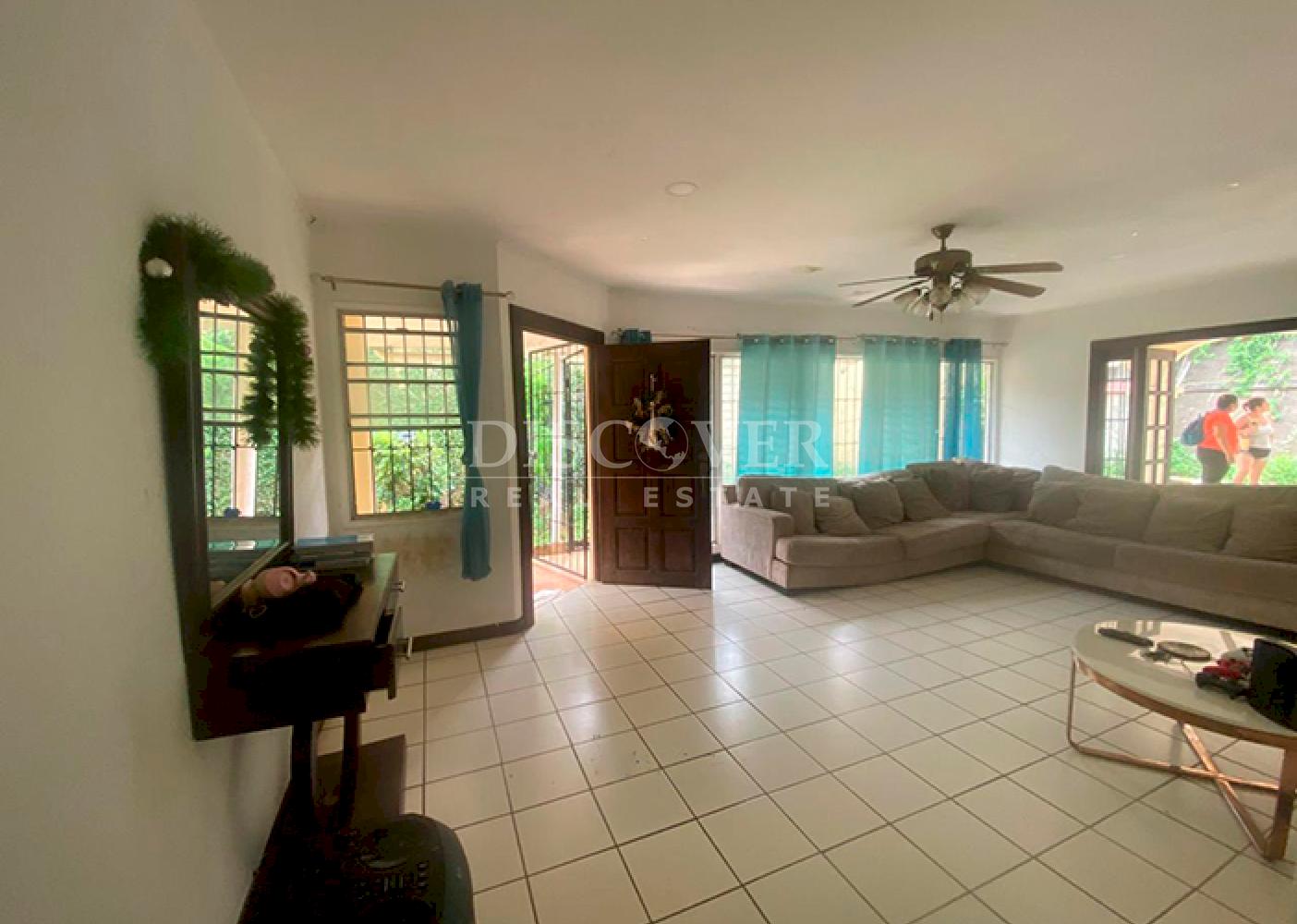 Investment opportunity - House for sale in Villa Fontana 