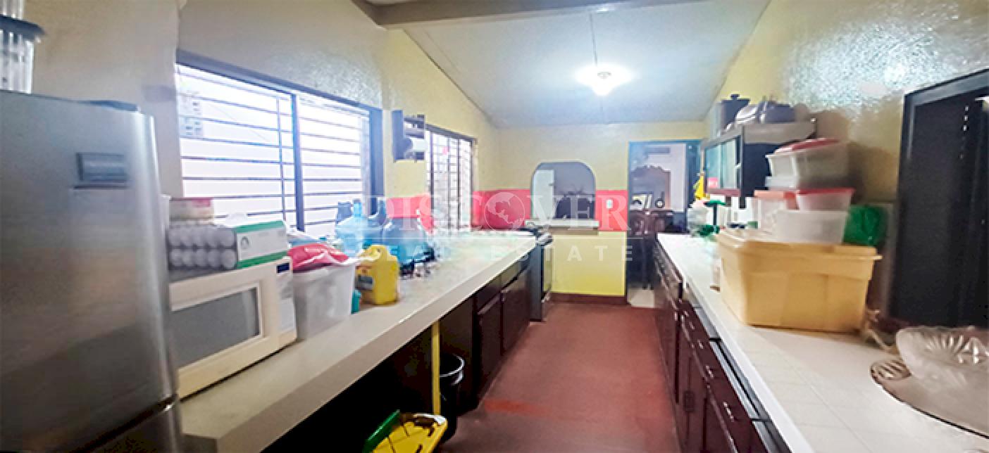  House for sale/rent in Linda Vista - Great deal for living or setting up an office