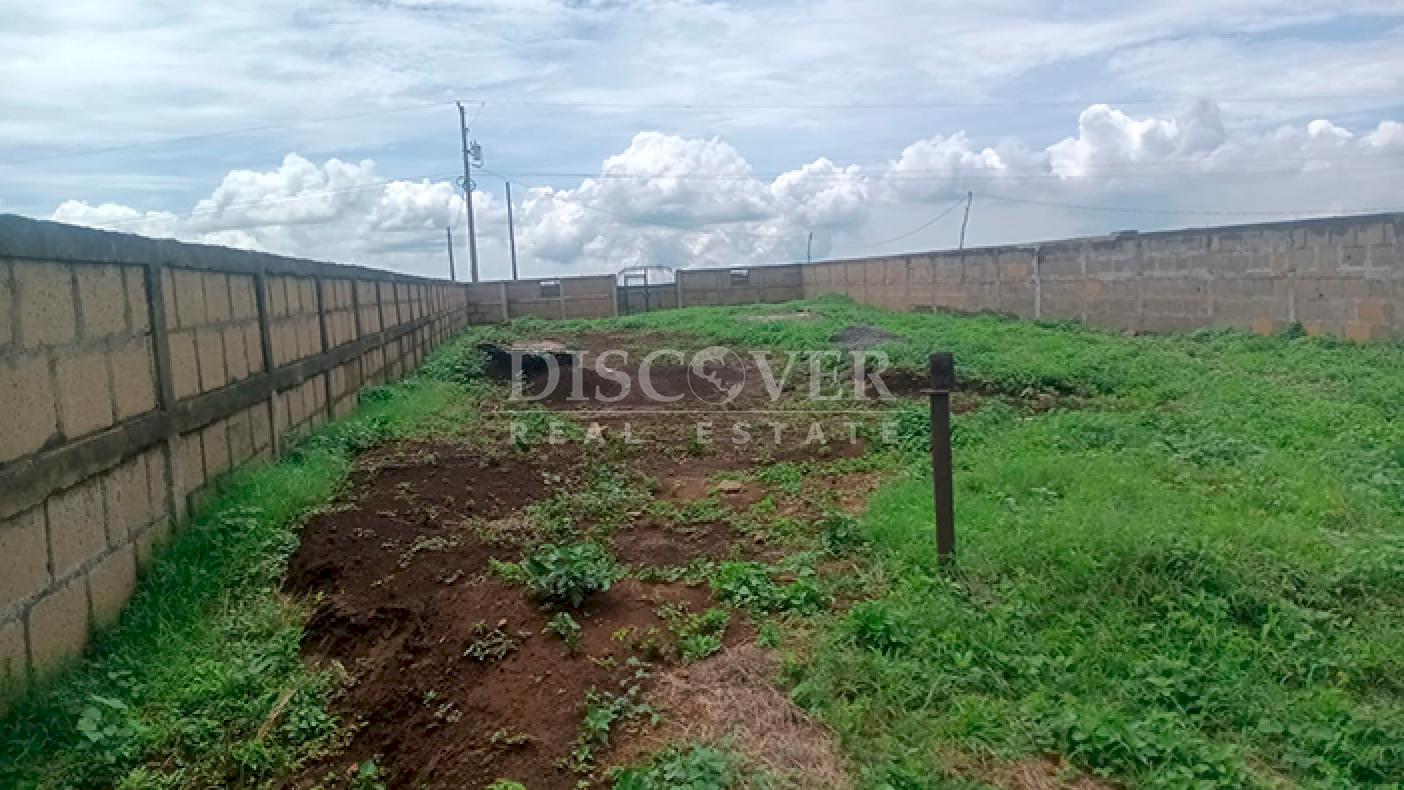 Land for sale opposite the highway in El Crucero