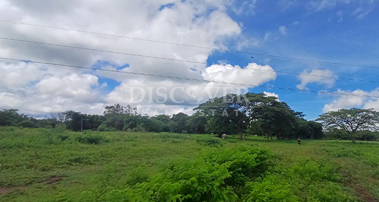  Land for commercial development for sale on the Masaya-Granada highway.