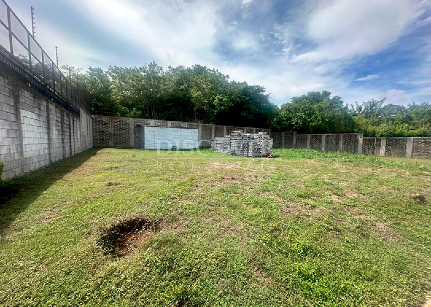 Lot for sale in residential area - Las Sierritas de Santo Domingo