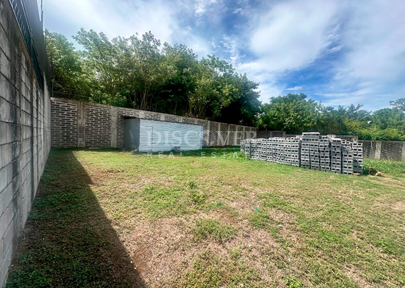 Lot for sale in residential area - Las Sierritas de Santo Domingo