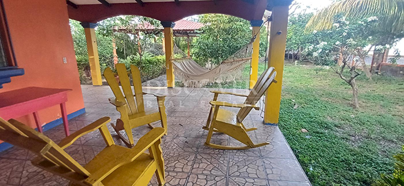 House for sale with views of Lake Granada 