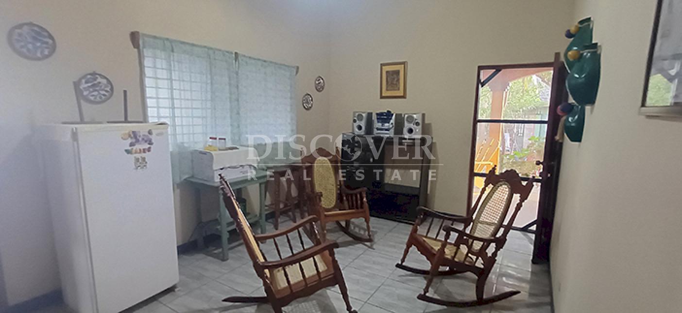 House for sale with views of Lake Granada 