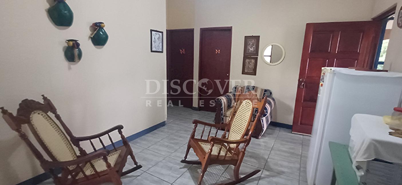 House for sale with views of Lake Granada 