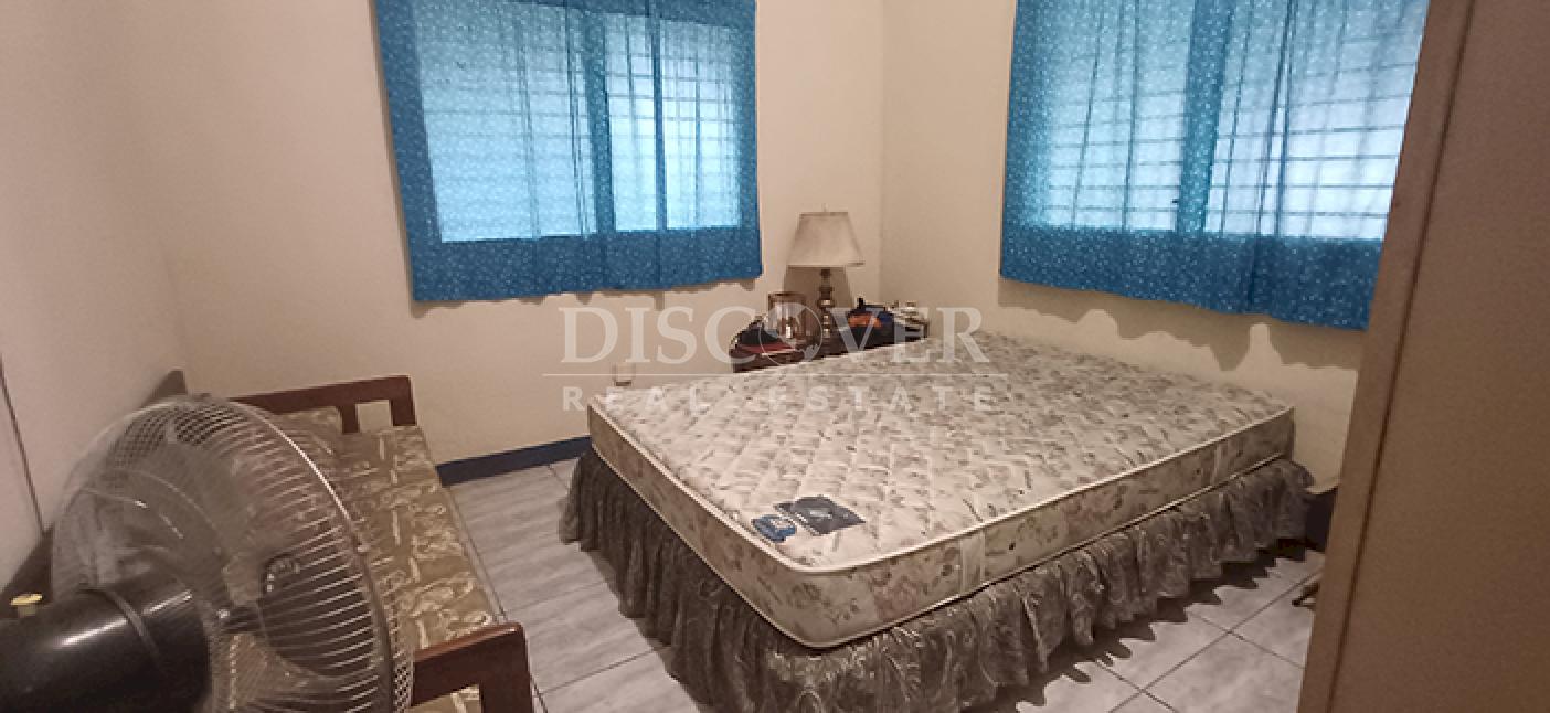 House for sale with views of Lake Granada 