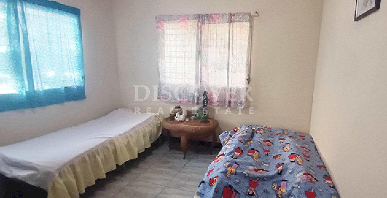 House for sale with views of Lake Granada 