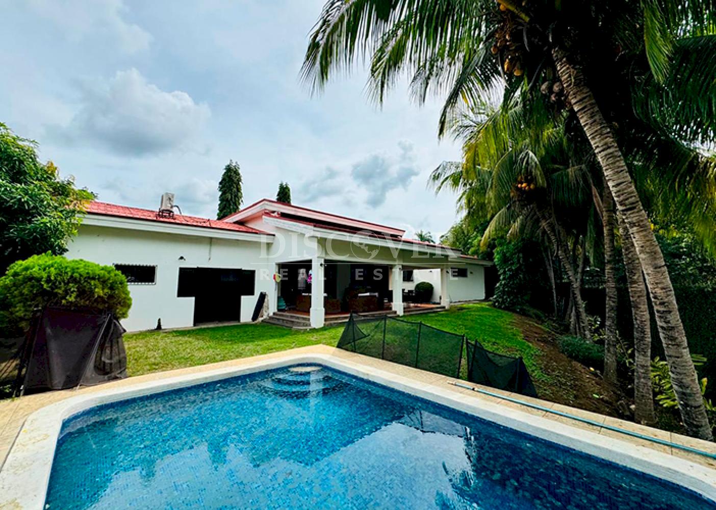 Spacious house with pool for rent in Santo Domingo