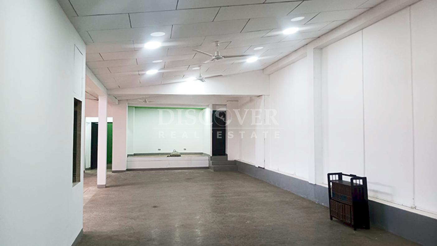 Three-story house for sale in Bolonia - Ideal for commercial business