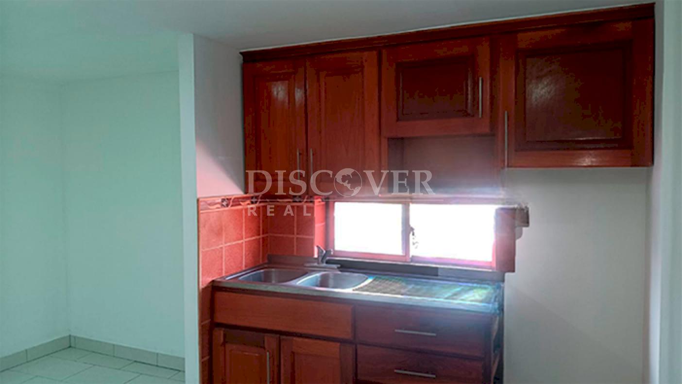 Three-story house for sale in Bolonia - Ideal for commercial business