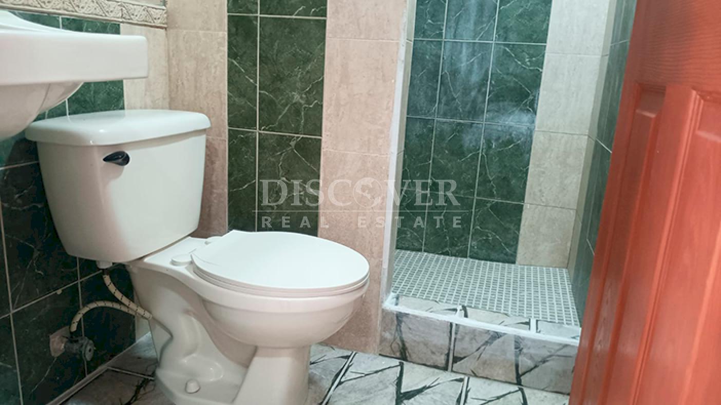 Three-story house for sale in Bolonia - Ideal for commercial business