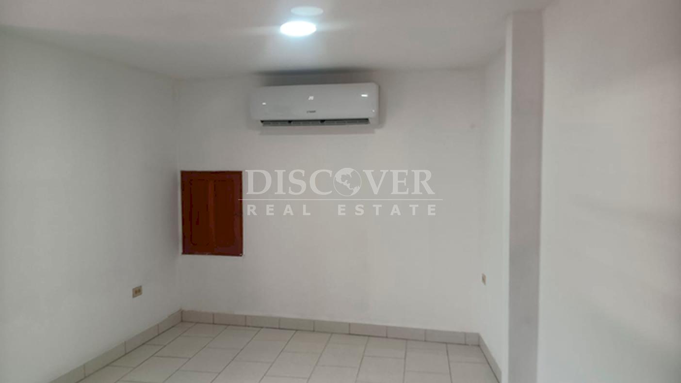 Three-story house for sale in Bolonia - Ideal for commercial business