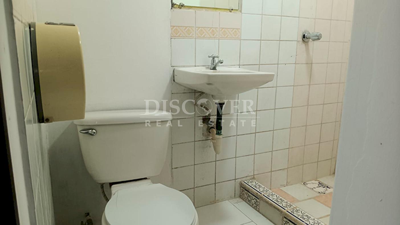 Three-story house for sale in Bolonia - Ideal for commercial business