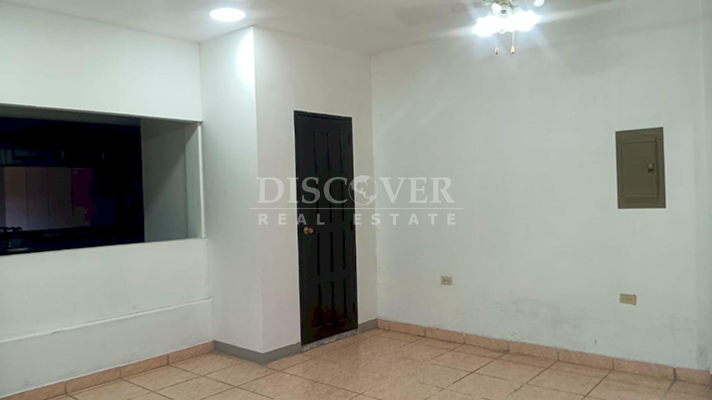 Three-story house for sale in Bolonia - Ideal for commercial business