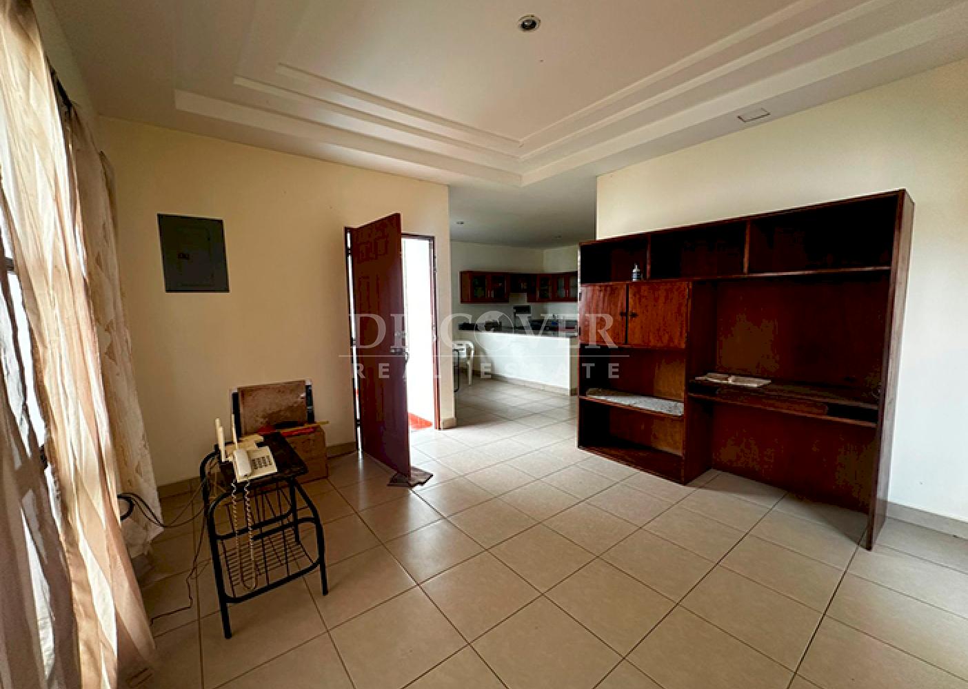 House for sale in secure condominium - Carretera Vieja to León