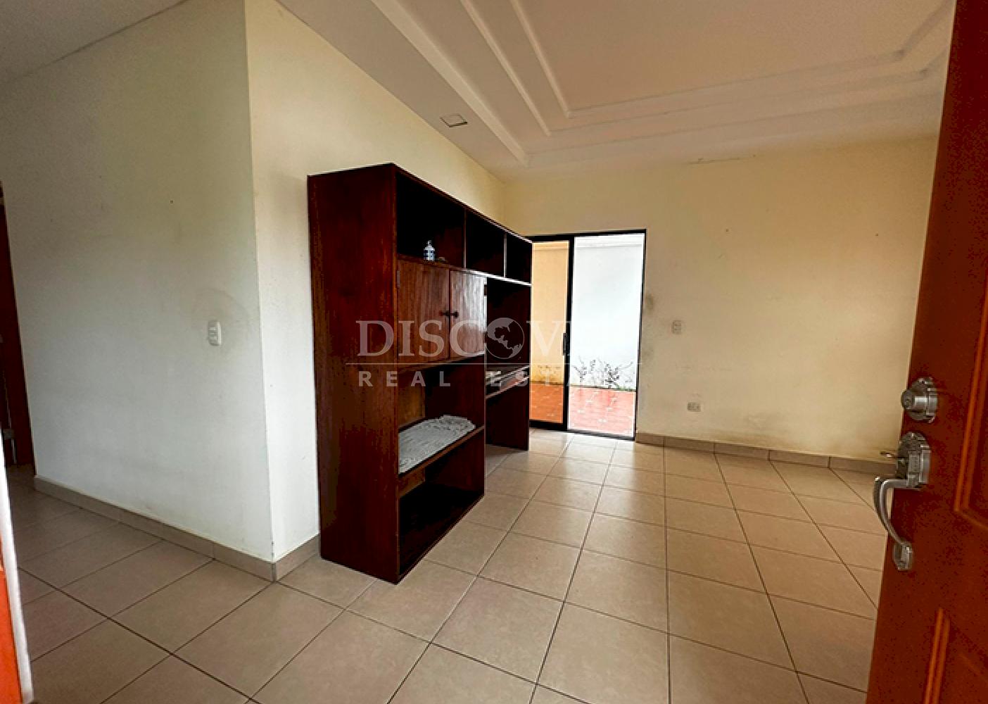 House for sale in secure condominium - Carretera Vieja to León