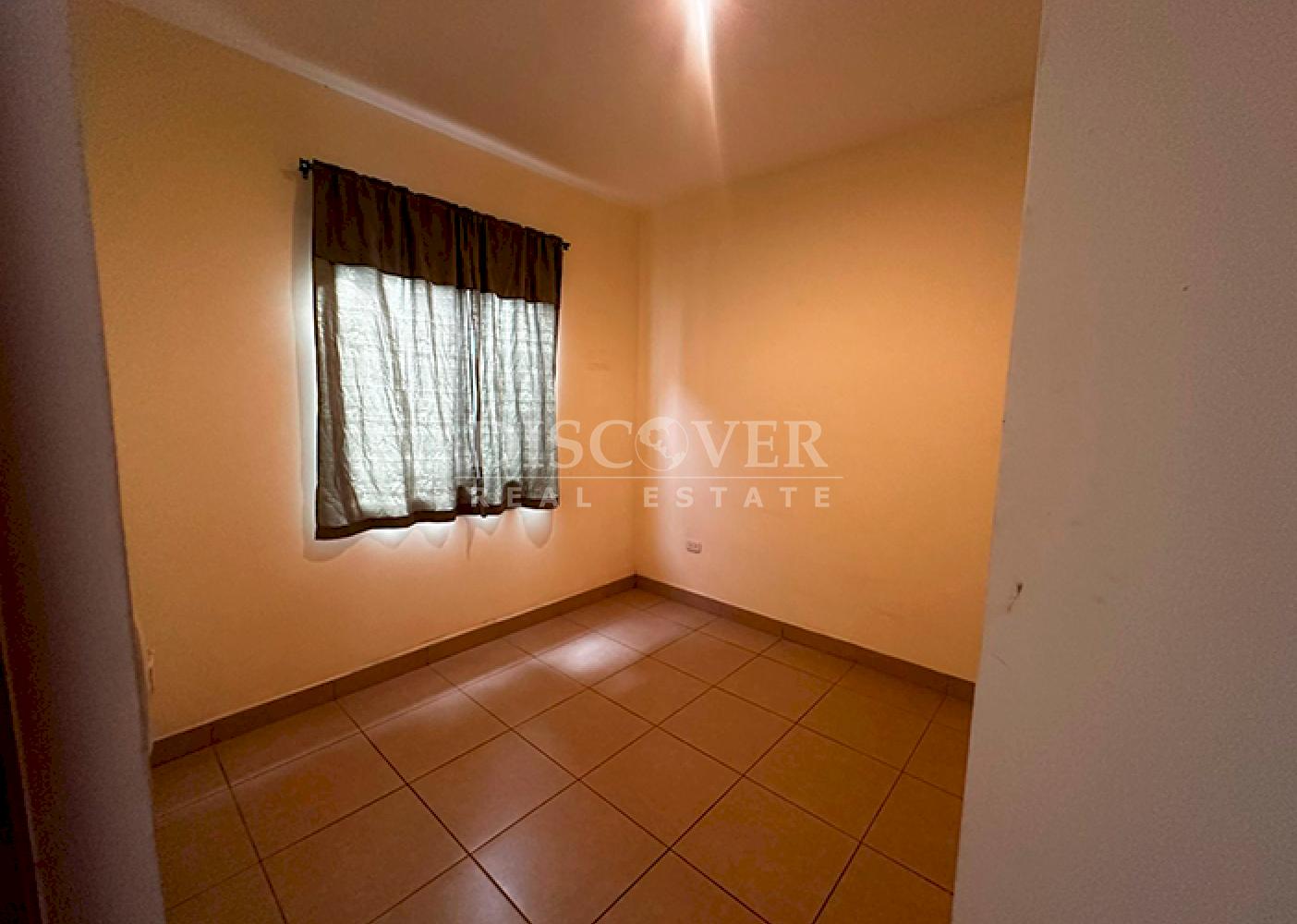 House for sale in secure condominium - Carretera Vieja to León