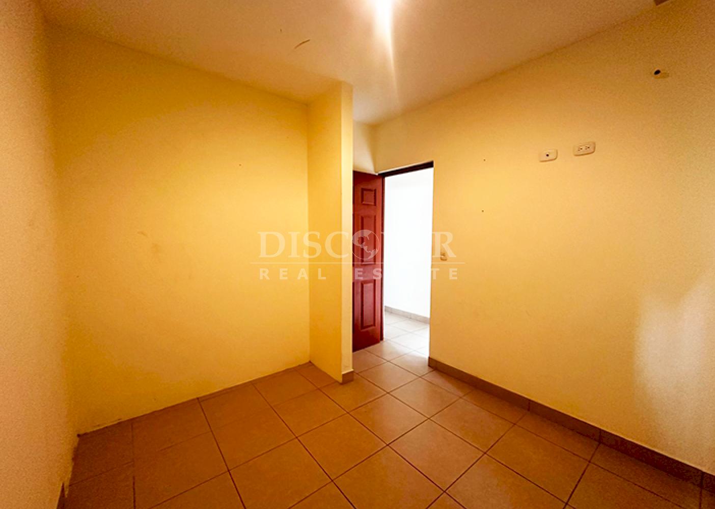 House for sale in secure condominium - Carretera Vieja to León