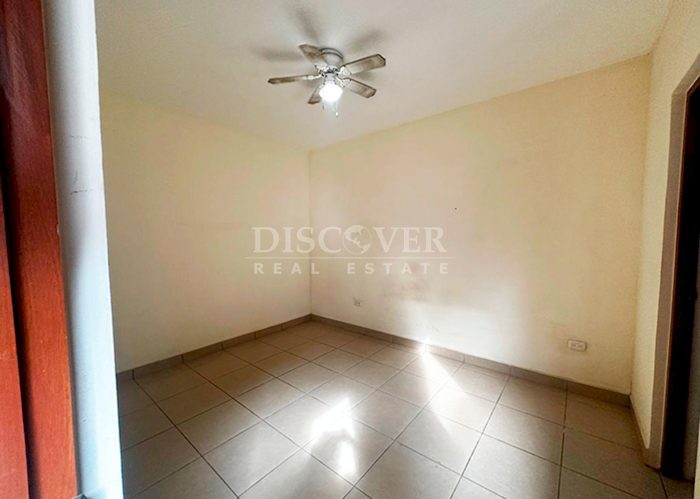 House for sale in secure condominium - Carretera Vieja to León