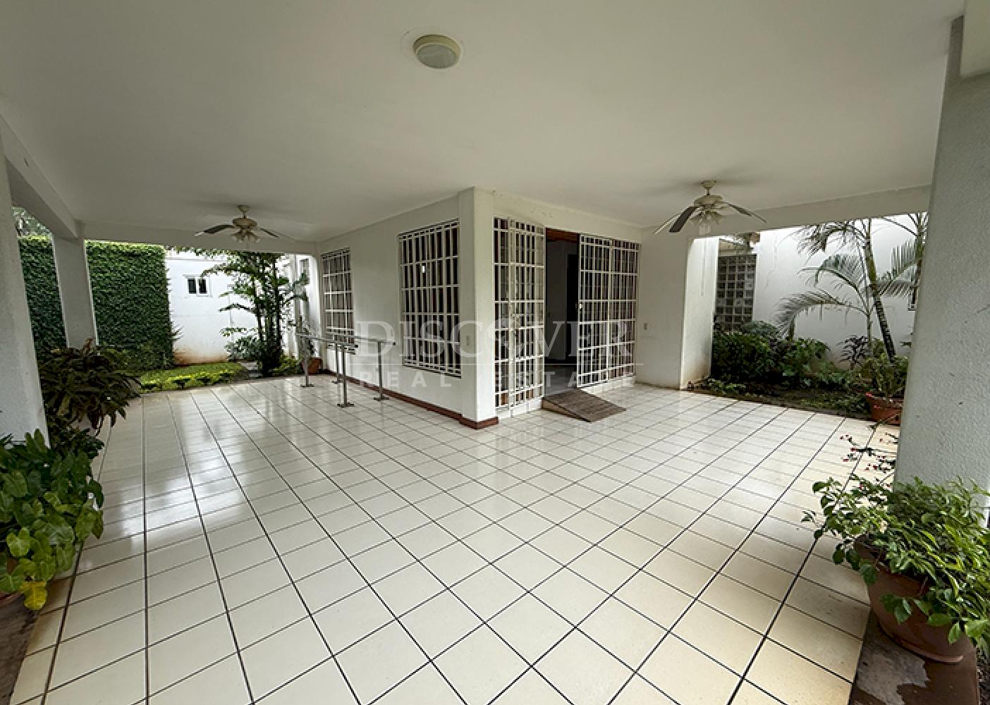 Spacious house for sale in Los Robles 