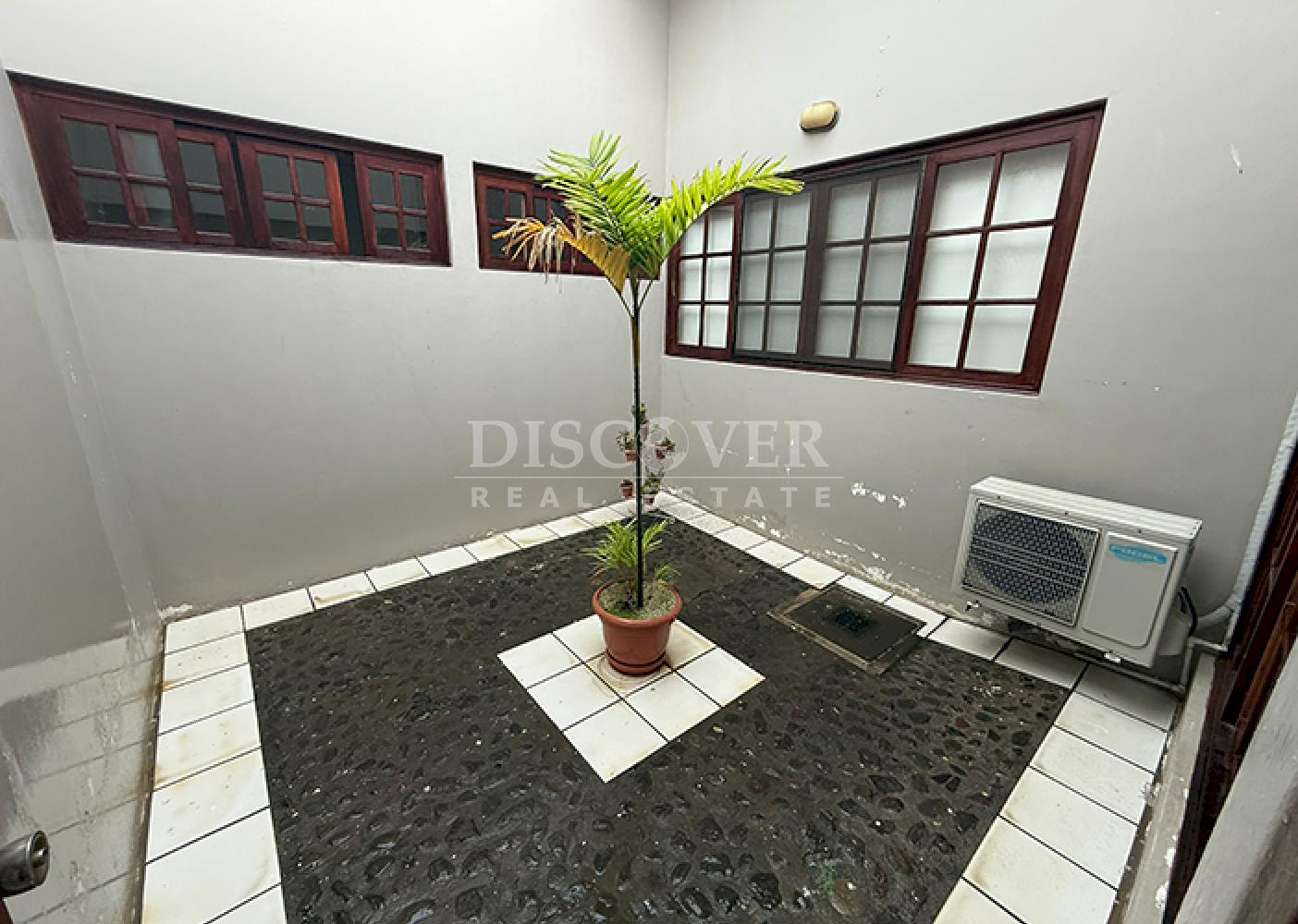 Spacious house for sale in Los Robles 