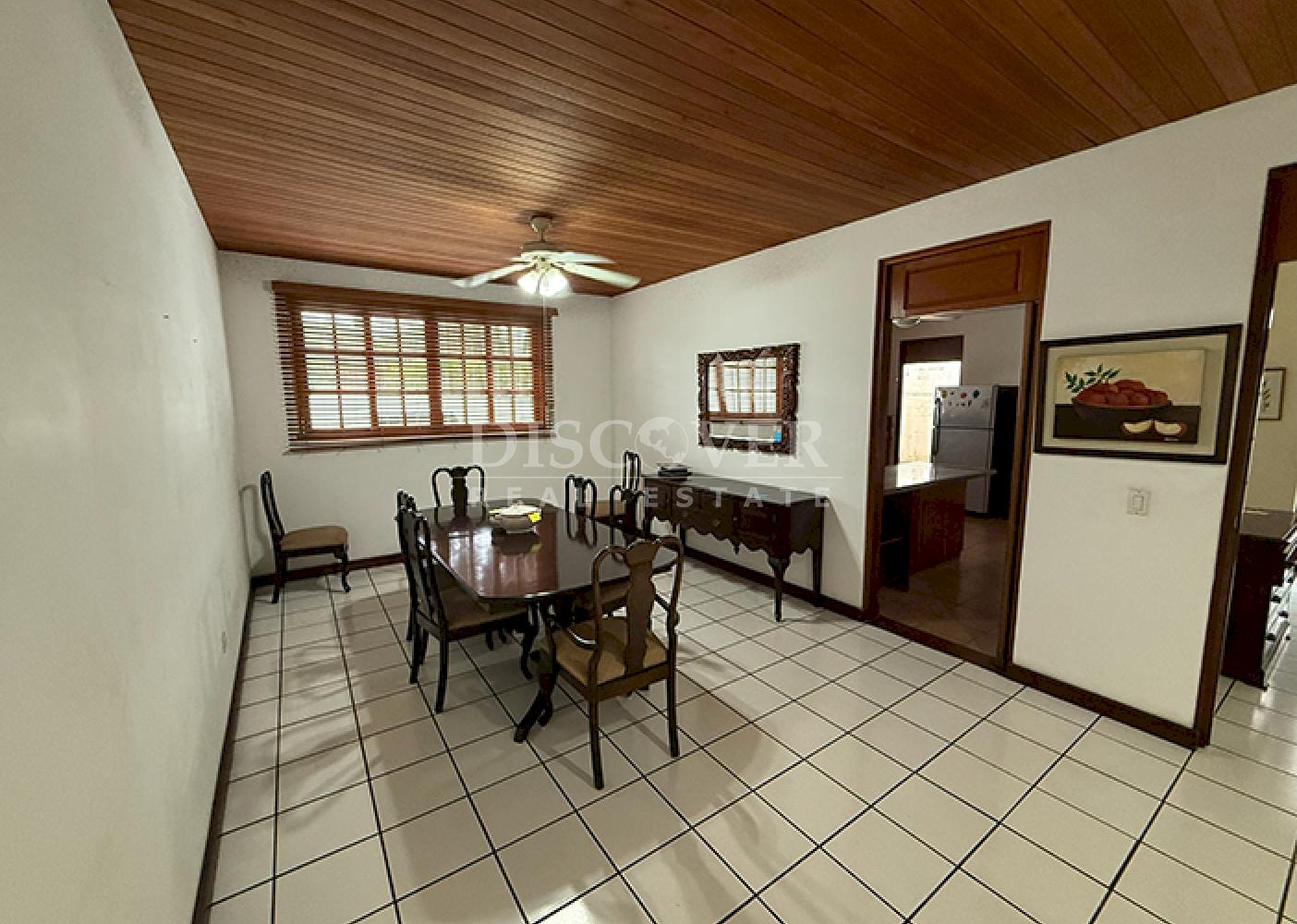 Spacious house for sale in Los Robles 