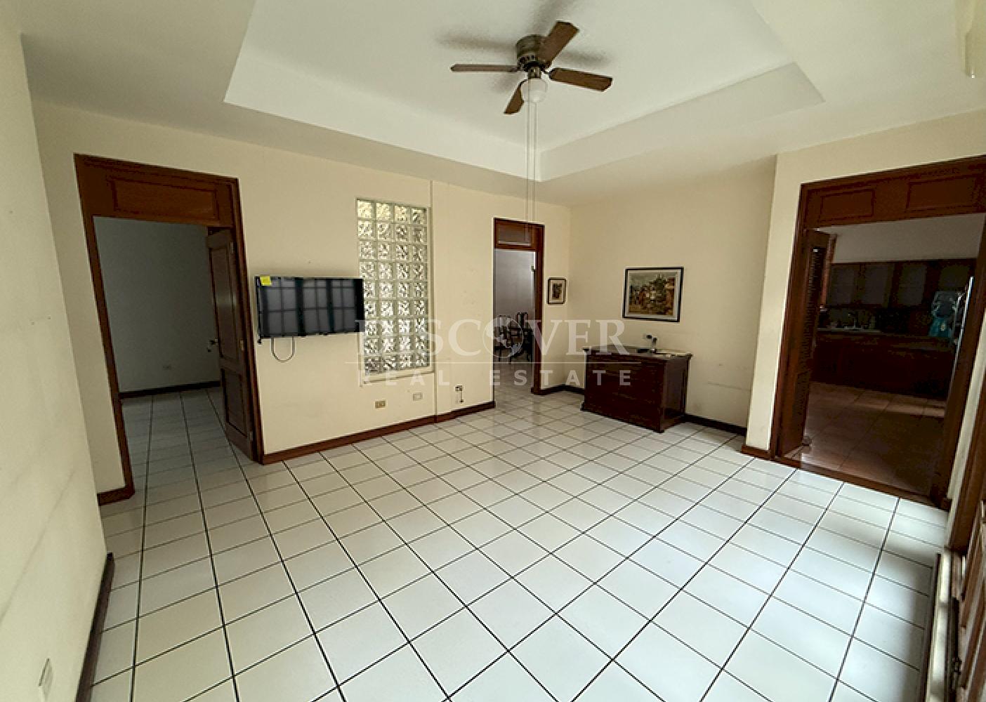 Spacious house for sale in Los Robles 