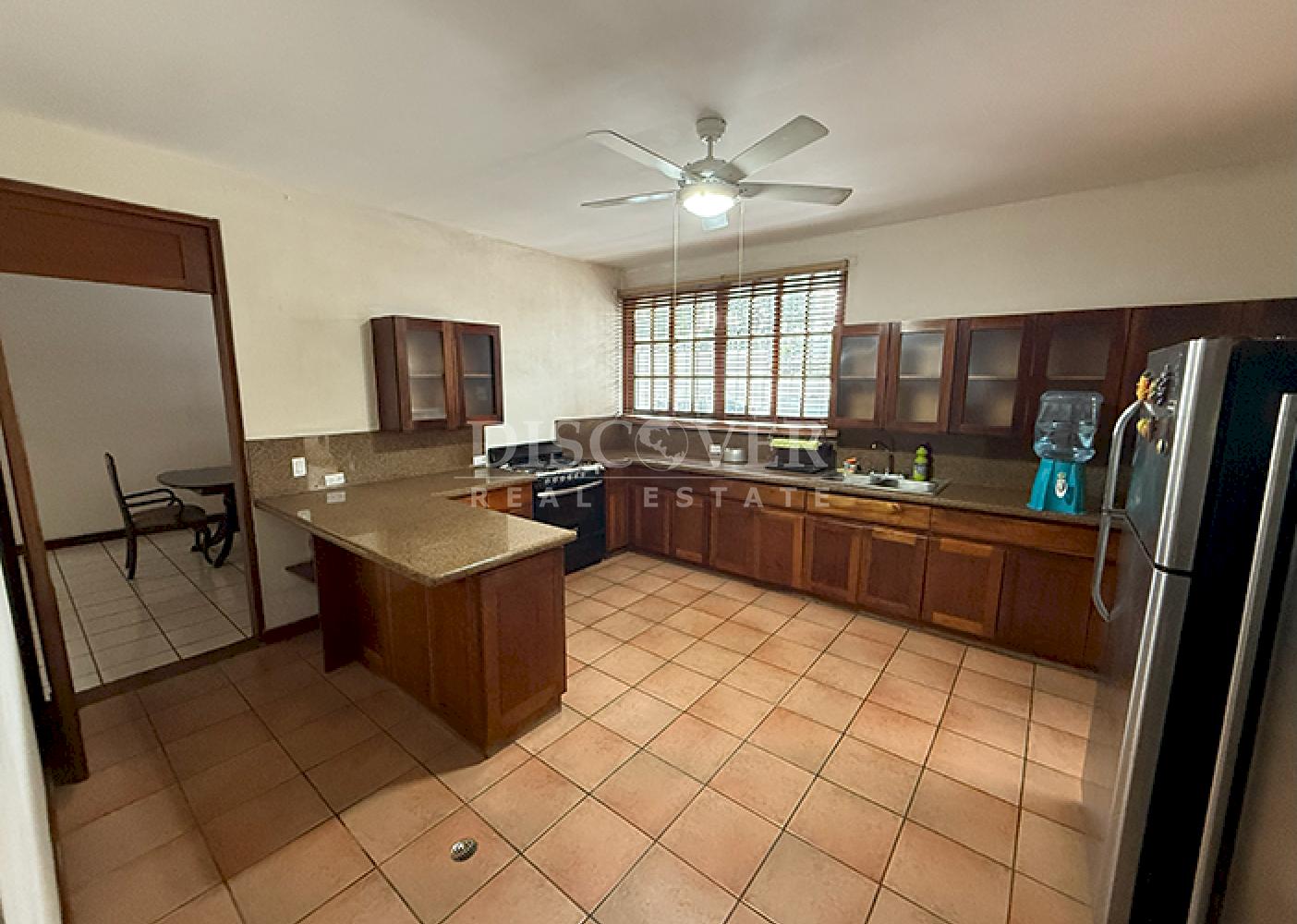 Spacious house for sale in Los Robles 