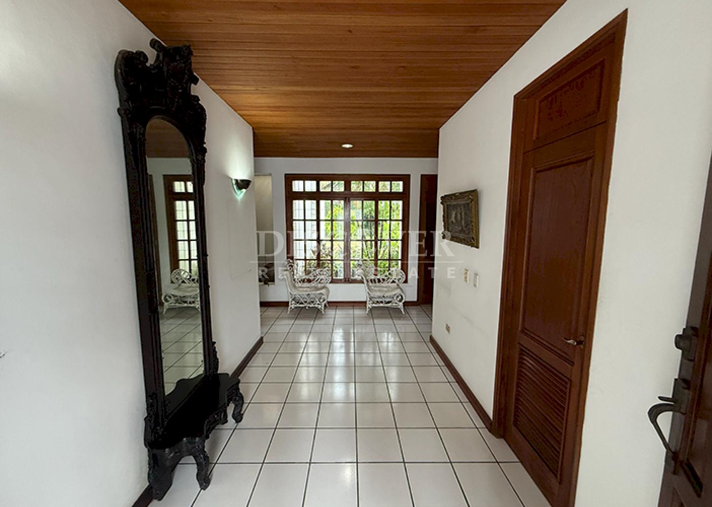 Spacious house for sale in Los Robles 