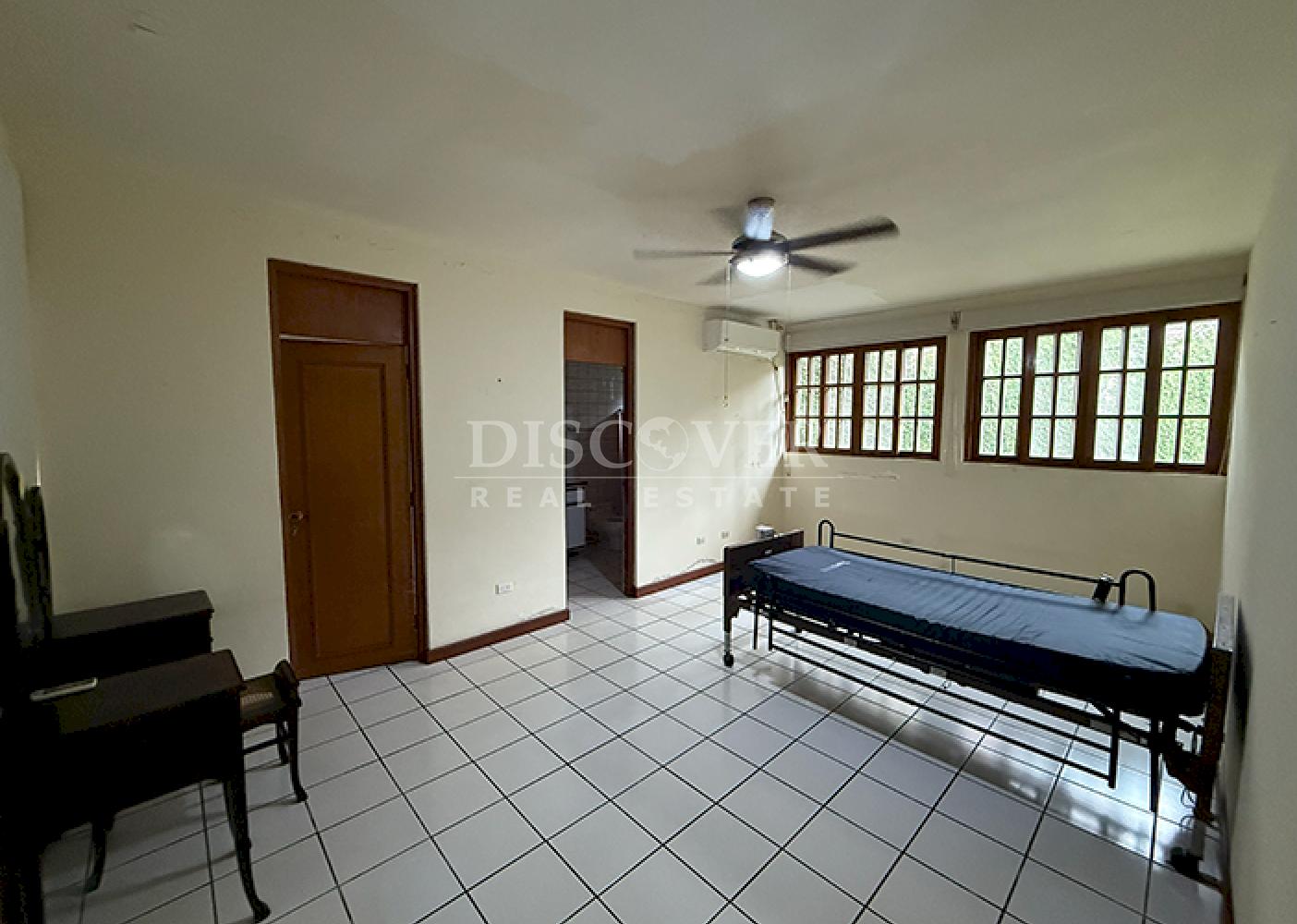 Spacious house for sale in Los Robles 